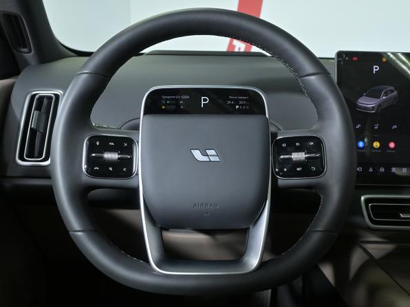 Li Auto (Lixiang) L6 I с пробегом 2025 года, цена 6 825 000 рублей, 5400 км, внедорожник, Автокод Объявления