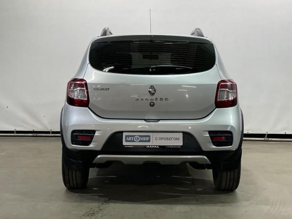 Renault Sandero II с пробегом 2015 года, цена 990 000 рублей, 117903 км, хэтчбек, Автокод Объявления