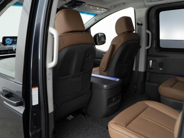 Hyundai Staria I с пробегом 2024 года, цена 6 360 055 рублей, 100 км, минивэн, Автокод Объявления