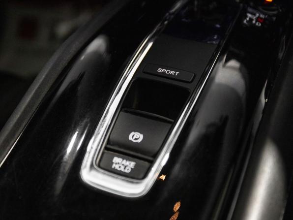 Honda Vezel I с пробегом 2017 года, цена 1 600 000 рублей, 121323 км, внедорожник, Автокод Объявления