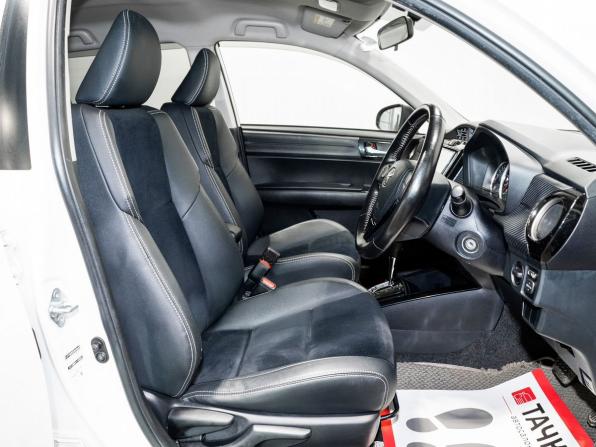 Toyota Corolla XI (E160 E170 E180) с пробегом 2013 года, цена 1 350 000 рублей, 97000 км, универсал, Автокод Объявления