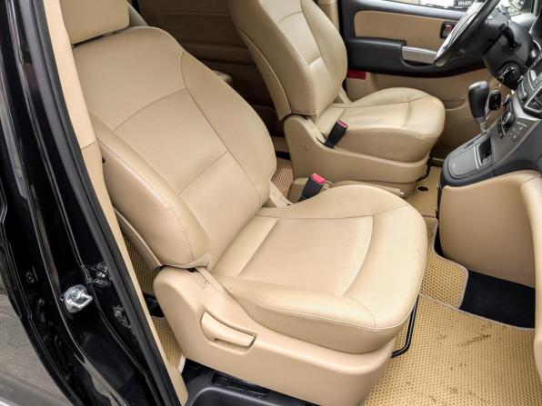 Hyundai H-1 II Рестайлинг 2 с пробегом 2021 года, цена 3 700 000 рублей, 73071 км, минивэн, Автокод Объявления