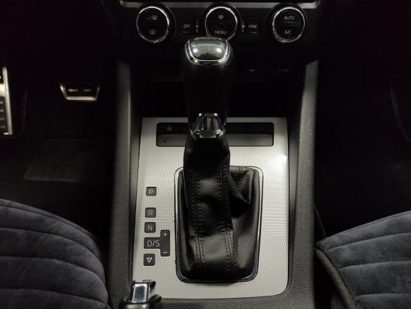 Skoda Octavia III (A7) с пробегом 2015 года, цена 945 000 рублей, 236980 км, лифтбек, Автокод Объявления