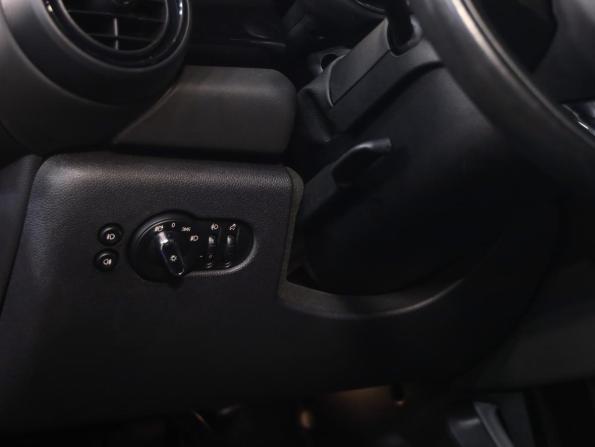 Mini Hatch III (F55/F56) Рестайлинг с пробегом 2018 года, цена 2 129 000 рублей, 60000 км, хэтчбек, Автокод Объявления