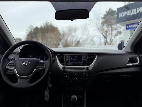 Hyundai Solaris II с пробегом 2018 года, цена 1 029 000 рублей, 157549 км, седан, Автокод Объявления
