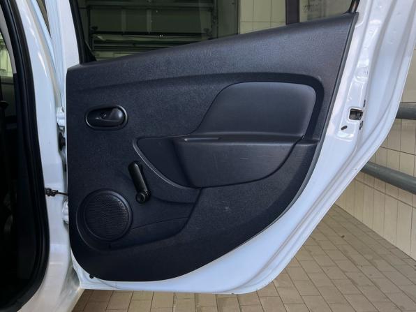 Renault Logan II с пробегом 2017 года, цена 665 000 рублей, 208129 км, седан, Автокод Объявления