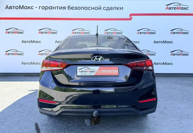 Hyundai Solaris II с пробегом 2017 года, цена 835 000 рублей, 242793 км, седан, Автокод Объявления