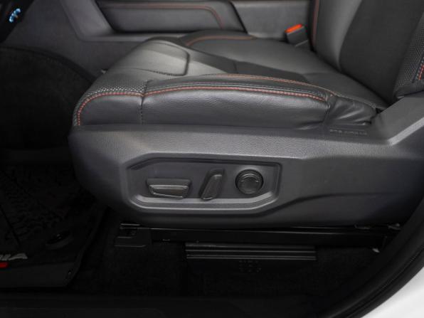 Toyota Sequoia III с пробегом 2023 года, цена 12 750 000 рублей, 25280 км, внедорожник, Автокод Объявления
