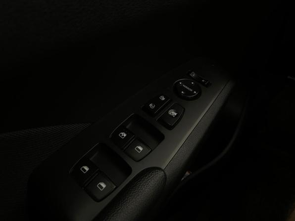 Hyundai Solaris II с пробегом 2018 года, цена 1 449 000 рублей, 93980 км, седан, Автокод Объявления