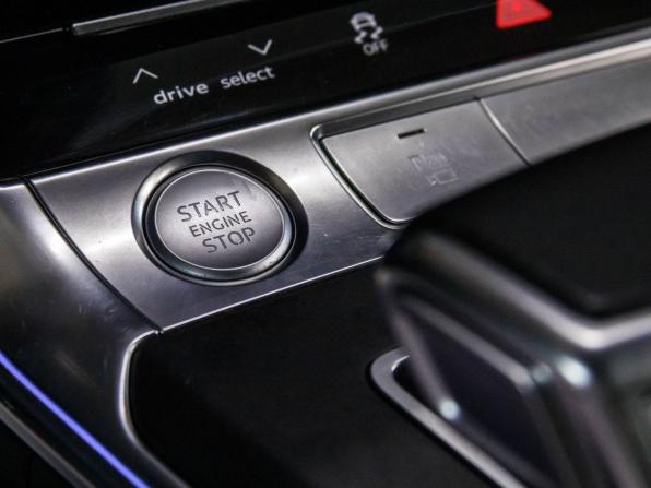 Audi A6 V (C8) с пробегом 2018 года, цена 3 399 000 рублей, 142901 км, седан, Автокод Объявления