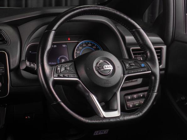 Nissan Leaf II (ZE1) с пробегом 2017 года, цена 1 659 000 рублей, 149593 км, хэтчбек, Автокод Объявления