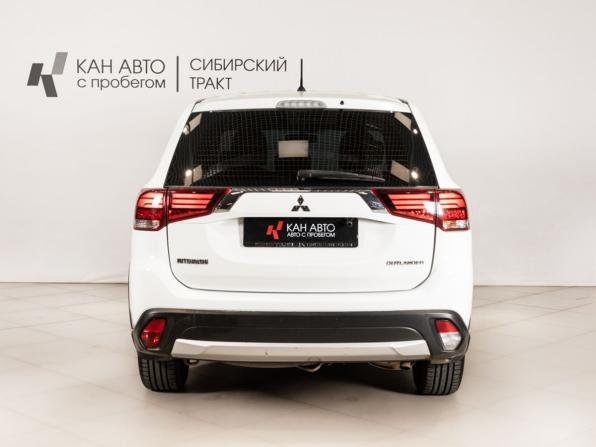 Mitsubishi Outlander III Рестайлинг 2 с пробегом 2015 года, цена 1 413 400 рублей, 210745 км, внедорожник, Автокод Объявления
