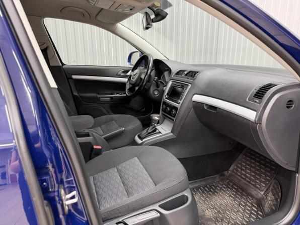 Skoda Octavia II (A5) Рестайлинг с пробегом 2011 года, цена 1 040 000 рублей, 173530 км, лифтбек, Автокод Объявления