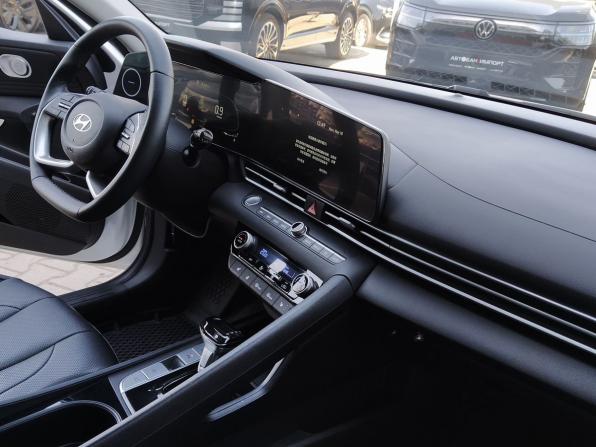 Hyundai Elantra VII (CN7) Рестайлинг с пробегом 2024 года, цена 2 300 000 рублей, 15556 км, седан, Автокод Объявления