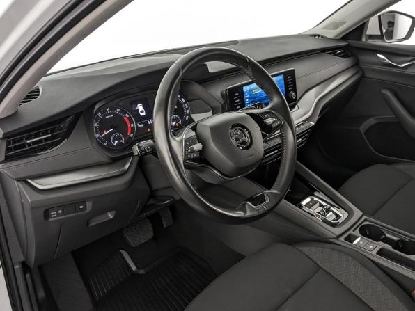 Skoda Octavia IV (A8) с пробегом 2021 года, цена 2 415 000 рублей, 73007 км, лифтбек, Автокод Объявления