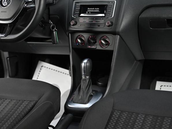 Volkswagen Polo V Рестайлинг с пробегом 2017 года, цена 589 000 рублей, 92647 км, седан, Автокод Объявления