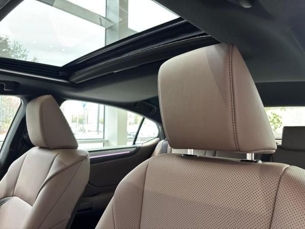 Lexus ES VII Рестайлинг 2 с пробегом 2025 года, цена 5 750 000 рублей, 47 км, седан, Автокод Объявления