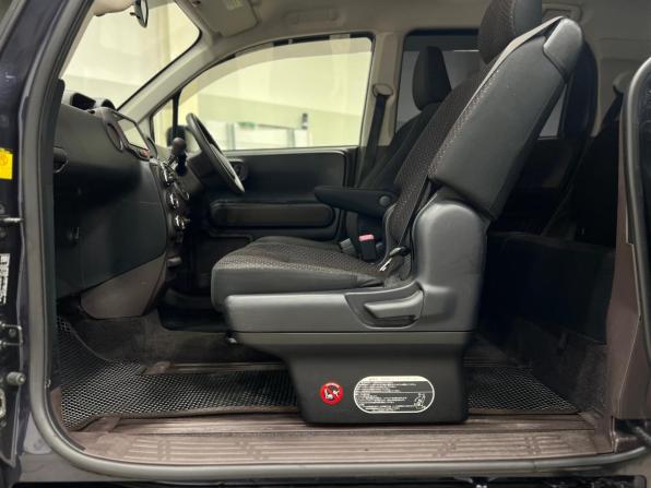 Toyota Spade с пробегом 2013 года, цена 880 000 рублей, 97000 км, минивэн, Автокод Объявления