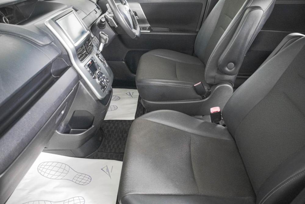 Toyota Voxy II (R70) Рестайлинг Кемерово  - изображение 9