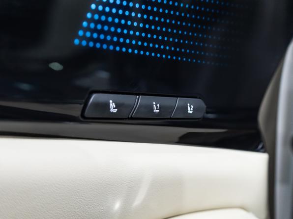 Kia Carnival IV Рестайлинг с пробегом 2024 года, цена 5 899 700 рублей, 32546 км, минивэн, Автокод Объявления