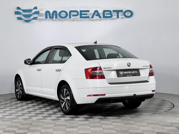Skoda Octavia III (A7) Рестайлинг с пробегом 2018 года, цена 1 459 000 рублей, 235600 км, лифтбек, Автокод Объявления