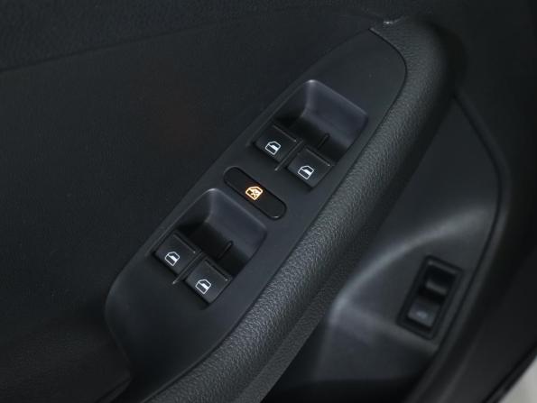 Volkswagen Jetta VI Рестайлинг с пробегом 2015 года, цена 949 000 рублей, 162291 км, седан, Автокод Объявления