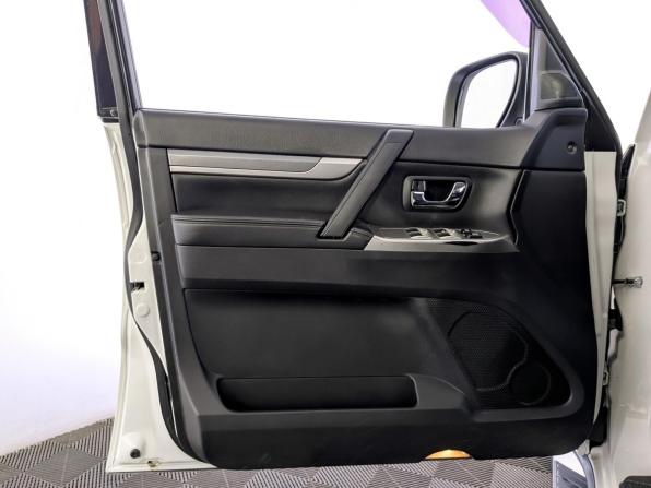 Mitsubishi Pajero IV Рестайлинг 2 с пробегом 2015 года, цена 2 799 000 рублей, 85940 км, внедорожник, Автокод Объявления