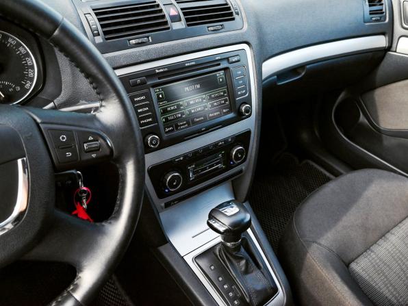 Skoda Octavia II (A5) Рестайлинг с пробегом 2013 года, цена 738 000 рублей, 244432 км, лифтбек, Автокод Объявления