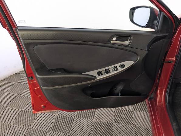 Hyundai Solaris I Рестайлинг с пробегом 2016 года, цена 1 295 000 рублей, 76207 км, седан, Автокод Объявления