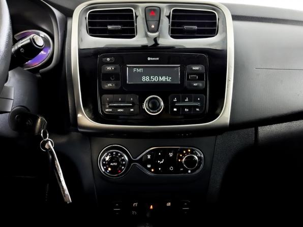 Renault Sandero II с пробегом 2017 года, цена 980 000 рублей, 148029 км, хэтчбек, Автокод Объявления