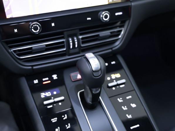 Porsche Macan I Рестайлинг 2 с пробегом 2025 года, цена 12 340 000 рублей, 45 км, внедорожник, Автокод Объявления