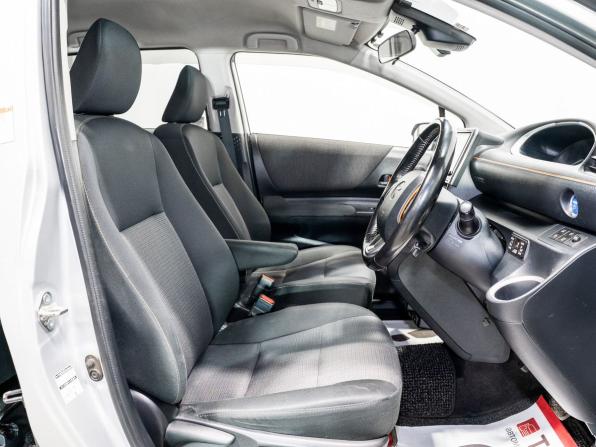 Toyota Sienta II Рестайлинг с пробегом 2018 года, цена 1 330 000 рублей, 156338 км, компактвэн, Автокод Объявления