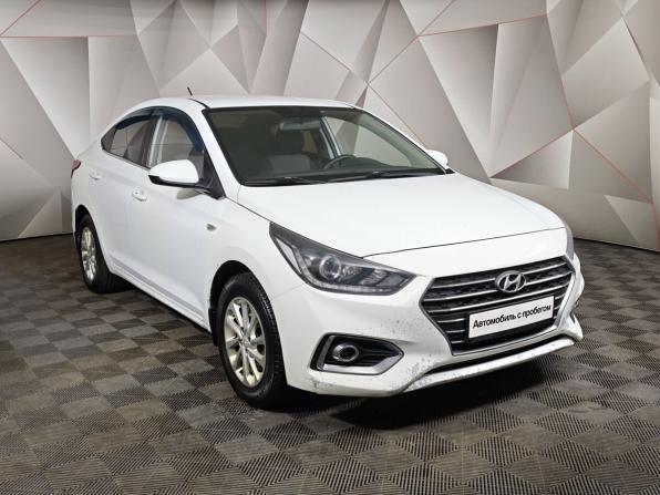 Hyundai Solaris II с пробегом 2017 года, цена 747 000 рублей, 281752 км, седан, Автокод Объявления