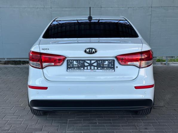 Kia Rio III Рестайлинг с пробегом 2017 года, цена 1 355 000 рублей, 130750 км, седан, Автокод Объявления