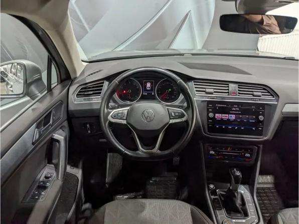Volkswagen Tiguan II Рестайлинг с пробегом 2021 года, цена 2 420 000 рублей, 221426 км, внедорожник, Автокод Объявления