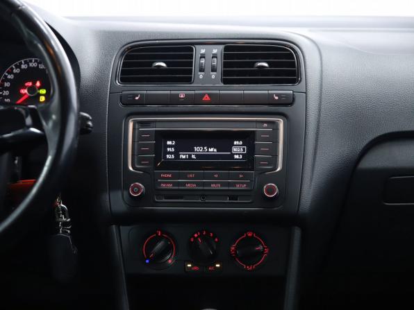 Volkswagen Polo V Рестайлинг с пробегом 2017 года, цена 1 070 000 рублей, 133116 км, седан, Автокод Объявления