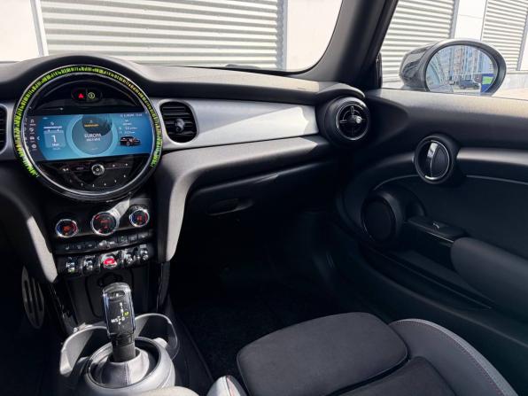 Mini Hatch III (F55/F56) Рестайлинг 2 с пробегом 2021 года, цена 3 455 000 рублей, 77650 км, хэтчбек, Автокод Объявления