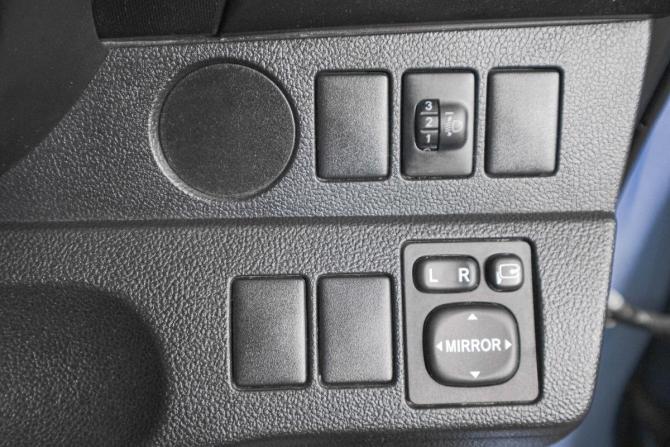 Toyota Ractis II с пробегом 2012 года, цена 919 000 рублей, 30000 км, хэтчбек, Автокод Объявления