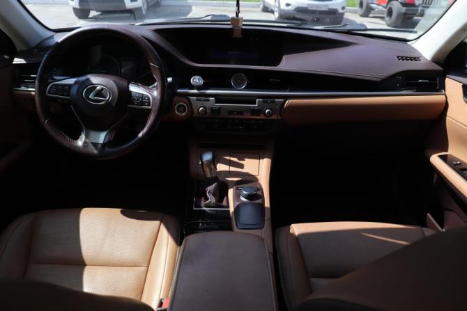 Lexus ES VI Рестайлинг с пробегом 2016 года, цена 1 947 000 рублей, 227598 км, седан, Автокод Объявления