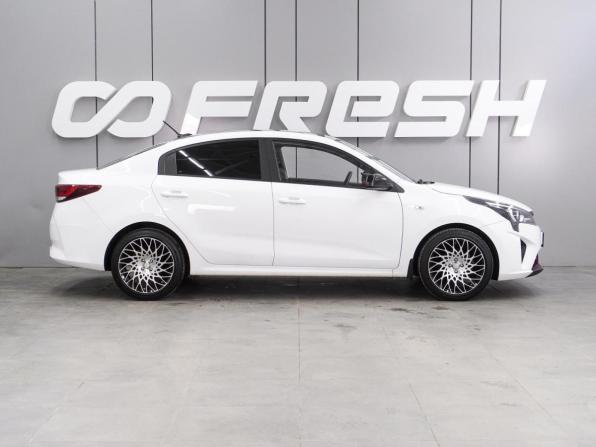 Kia Rio IV Рестайлинг с пробегом 2021 года, цена 1 644 000 рублей, 81431 км, седан, Автокод Объявления