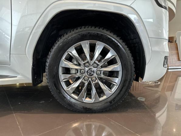 Toyota Land Cruiser 300 Series с пробегом 2021 года, цена 9 988 000 рублей, 82008 км, внедорожник, Автокод Объявления