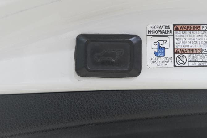 Toyota RAV4 IV (XA40) Рестайлинг с пробегом 2015 года, цена 2 429 000 рублей, 202000 км, внедорожник, Автокод Объявления