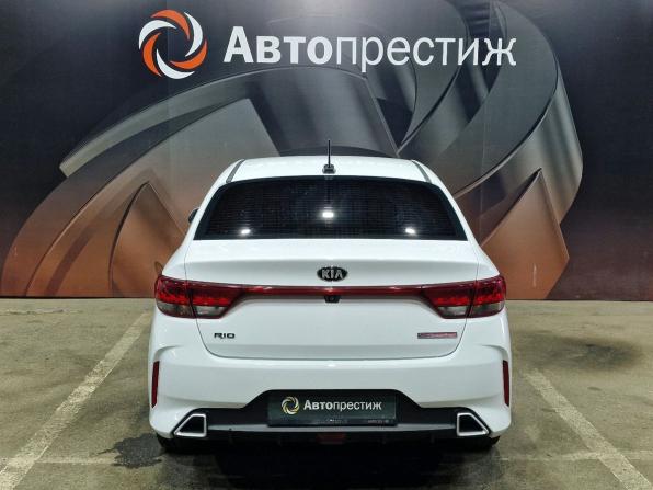 Kia Rio IV Рестайлинг с пробегом 2020 года, цена 1 450 000 рублей, 127122 км, седан, Автокод Объявления