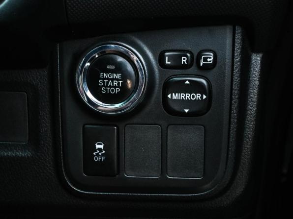 Toyota Wish II с пробегом 2010 года, цена 999 000 рублей, 240915 км, минивэн, Автокод Объявления