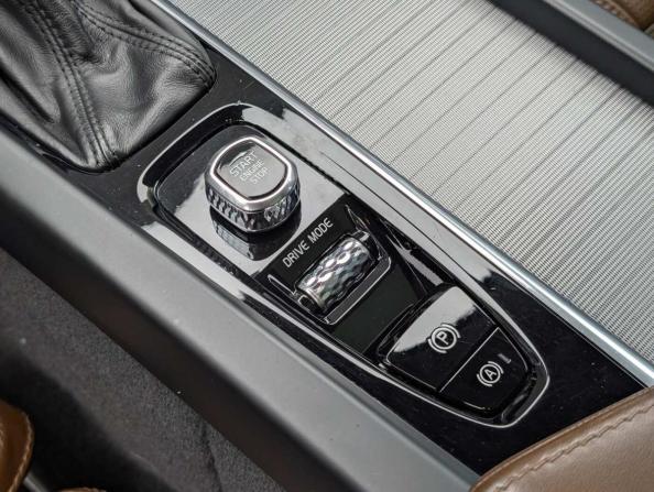 Volvo XC60 II с пробегом 2018 года, цена 3 377 000 рублей, 108772 км, внедорожник, Автокод Объявления