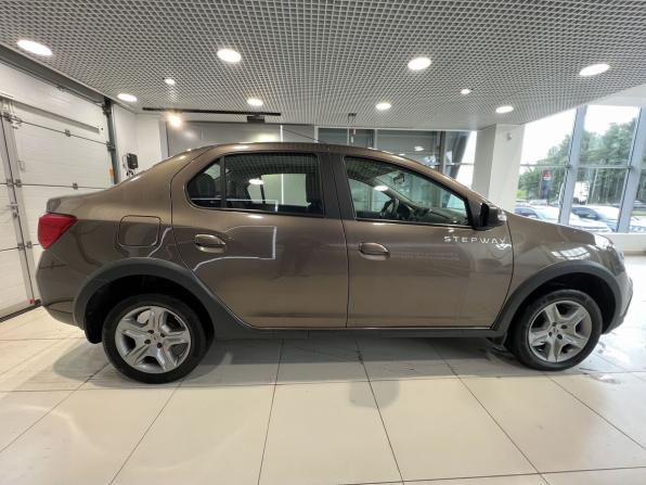 Renault Logan II Рестайлинг с пробегом 2019 года, цена 1 050 000 рублей, 111000 км, седан, Автокод Объявления