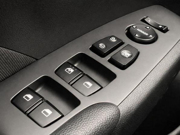 Hyundai Solaris II с пробегом 2017 года, цена 1 297 000 рублей, 144429 км, седан, Автокод Объявления