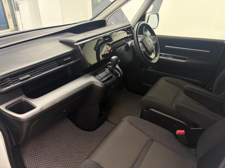 Honda Stepwgn V Рестайлинг Ростов-на-Дону  - изображение 23