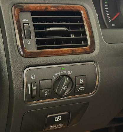 Volvo XC70 II Рестайлинг с пробегом 2013 года, цена 1 655 000 рублей, 267895 км, универсал, Автокод Объявления