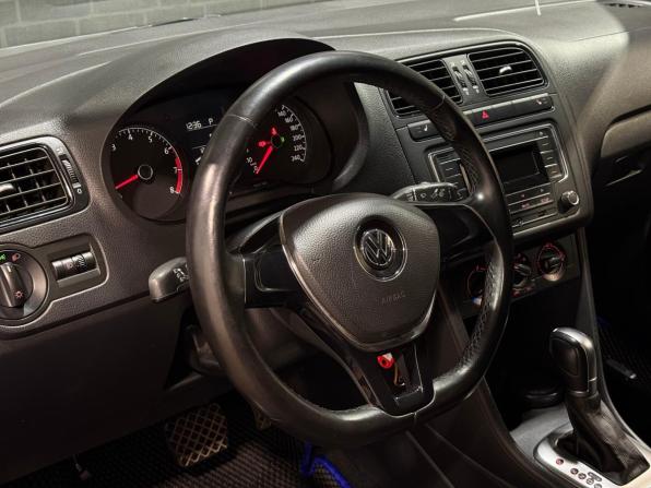 Volkswagen Polo V Рестайлинг с пробегом 2017 года, цена 1 190 000 рублей, 120972 км, седан, Автокод Объявления